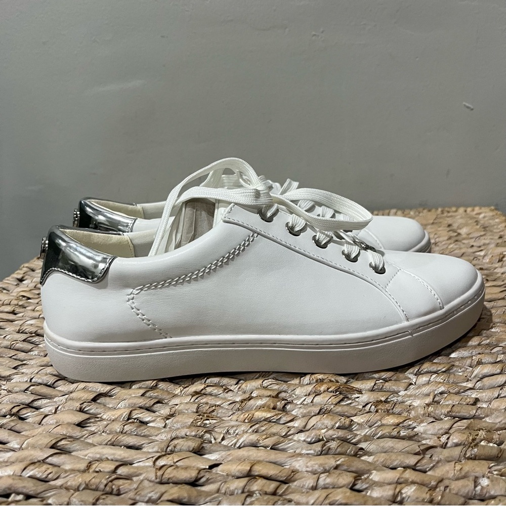 Liz Claiborne Size 8 M White Sneakers Shoes Faux Leather Warwick Silver Accents - Picture 4 of 7